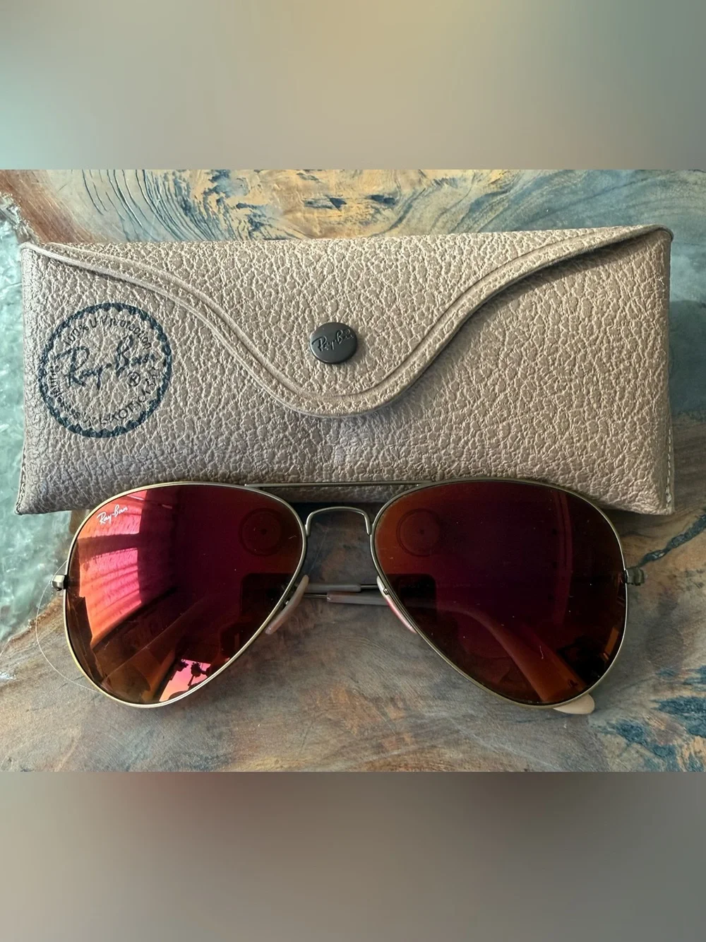 Ray-Ban Gold Aviator Sunglasses with Magenta Flash Polarized Lenses. Like New